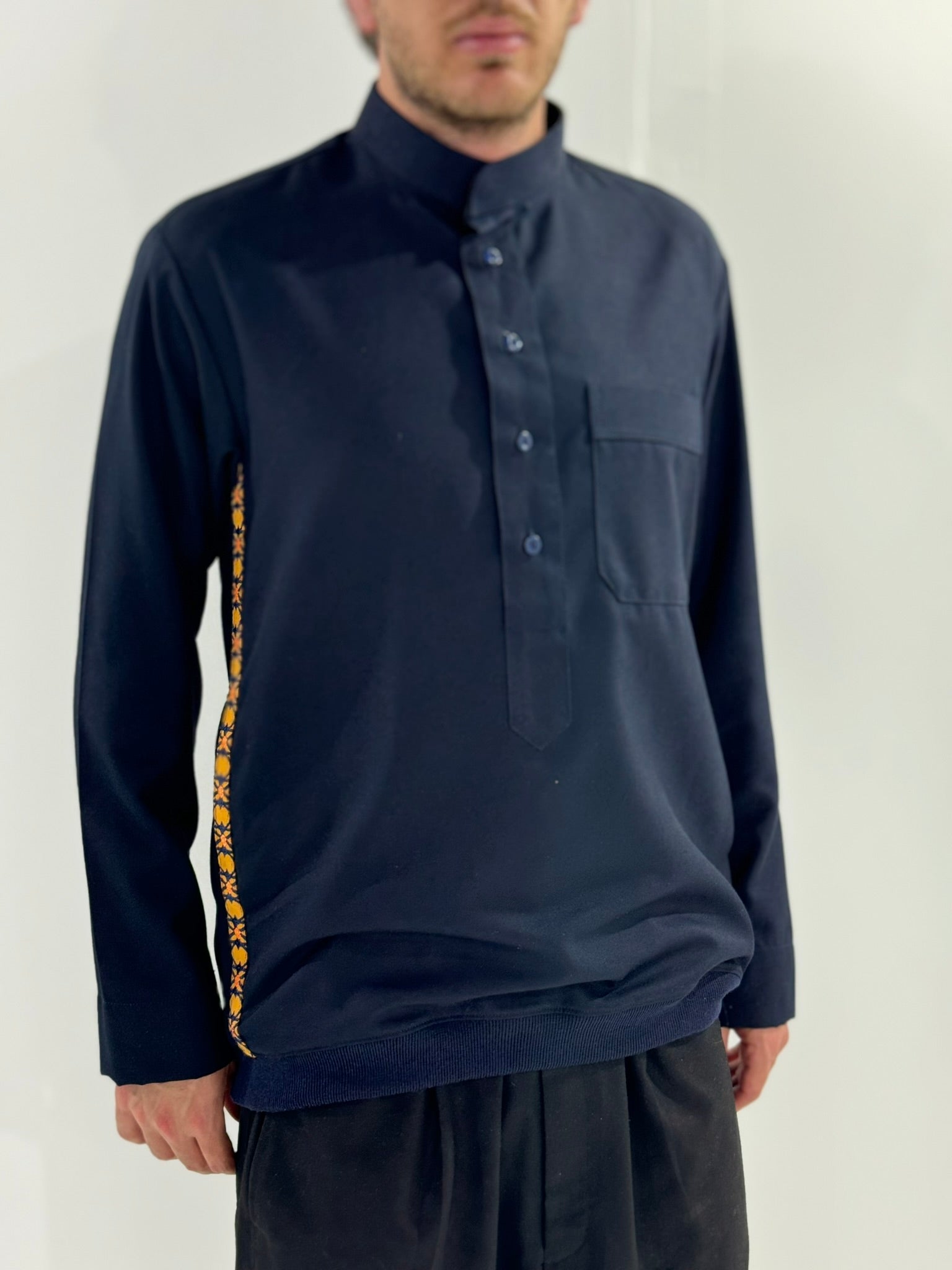 Tihama - Navy - Garland